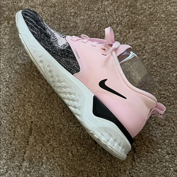 Women’s Nike Odyssey React 2 Flyknit Sneaker Size 7.5 - Picture 11 of 16